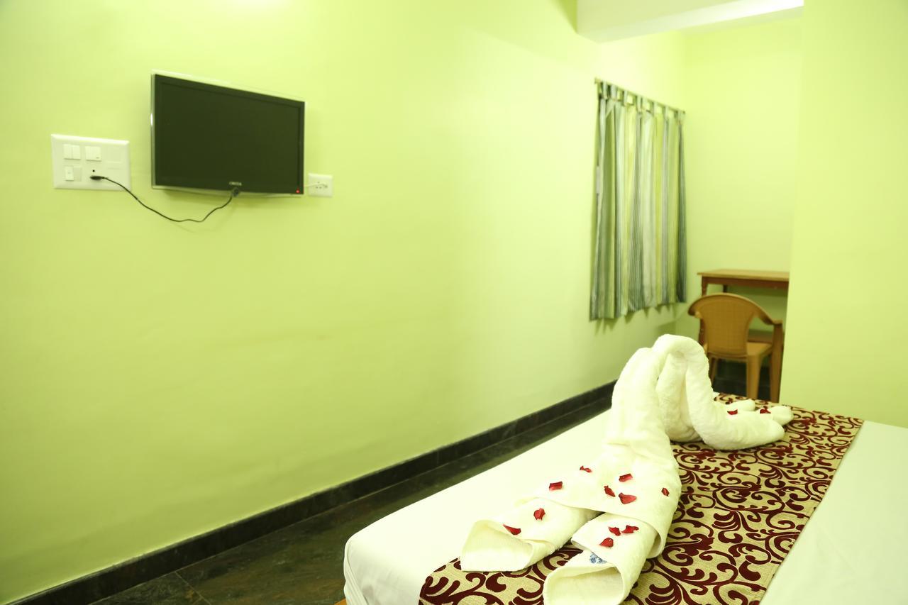 Hotel Vijay Pollachi Luaran gambar
